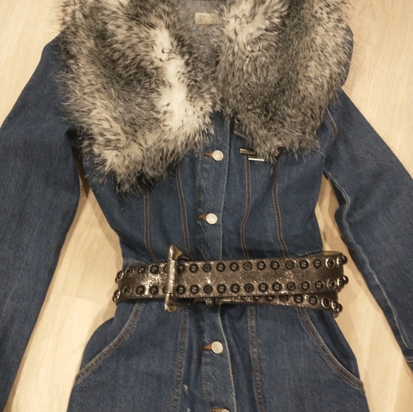 Playful fun Jean Coat or Dress & removable faux fur collar & leather guess belt - Picture 7 of 10
